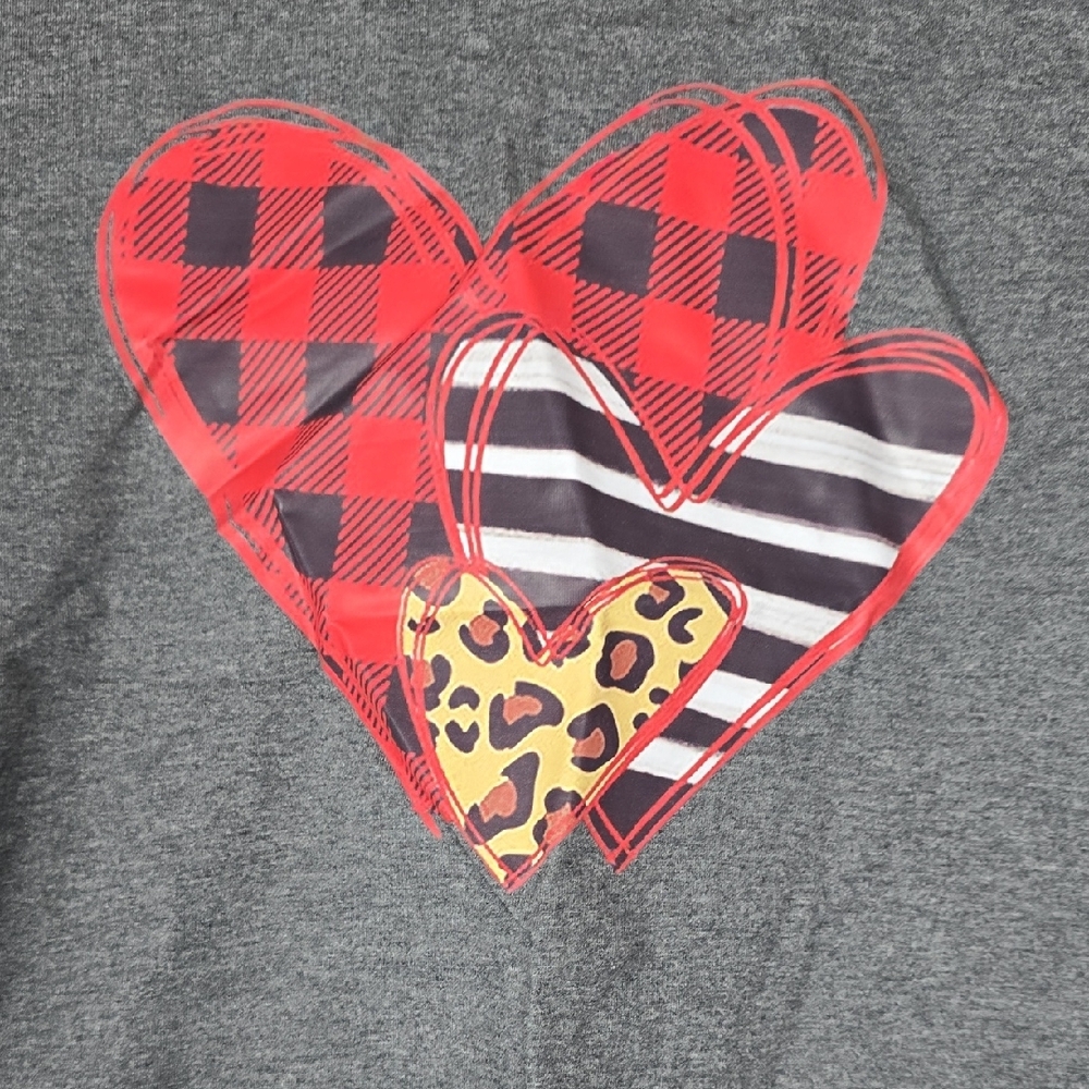 Heart Design Tee - Picture 3 of 4